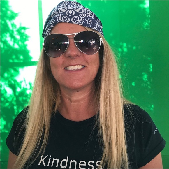 Meet your Posher, Shelley - Picture 1 of 1